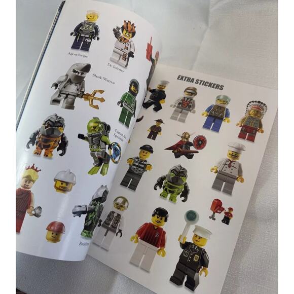 Ultimate Sticker Collections: LEGO Minifigure Ultimate Sticker‎ Collection by DK - Picture 7 of 8